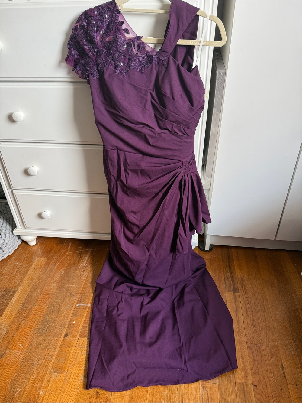 Elegant Purple One-Shoulder Evening Dress with Lace Accent